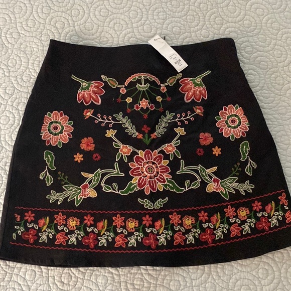 miami Dresses & Skirts - Skirt size medium